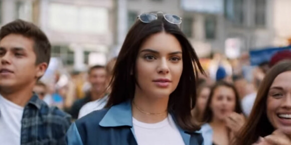 Fikk totalslakt for Pepsi-reklame. Nå sier hun for første gang noe om kritikken